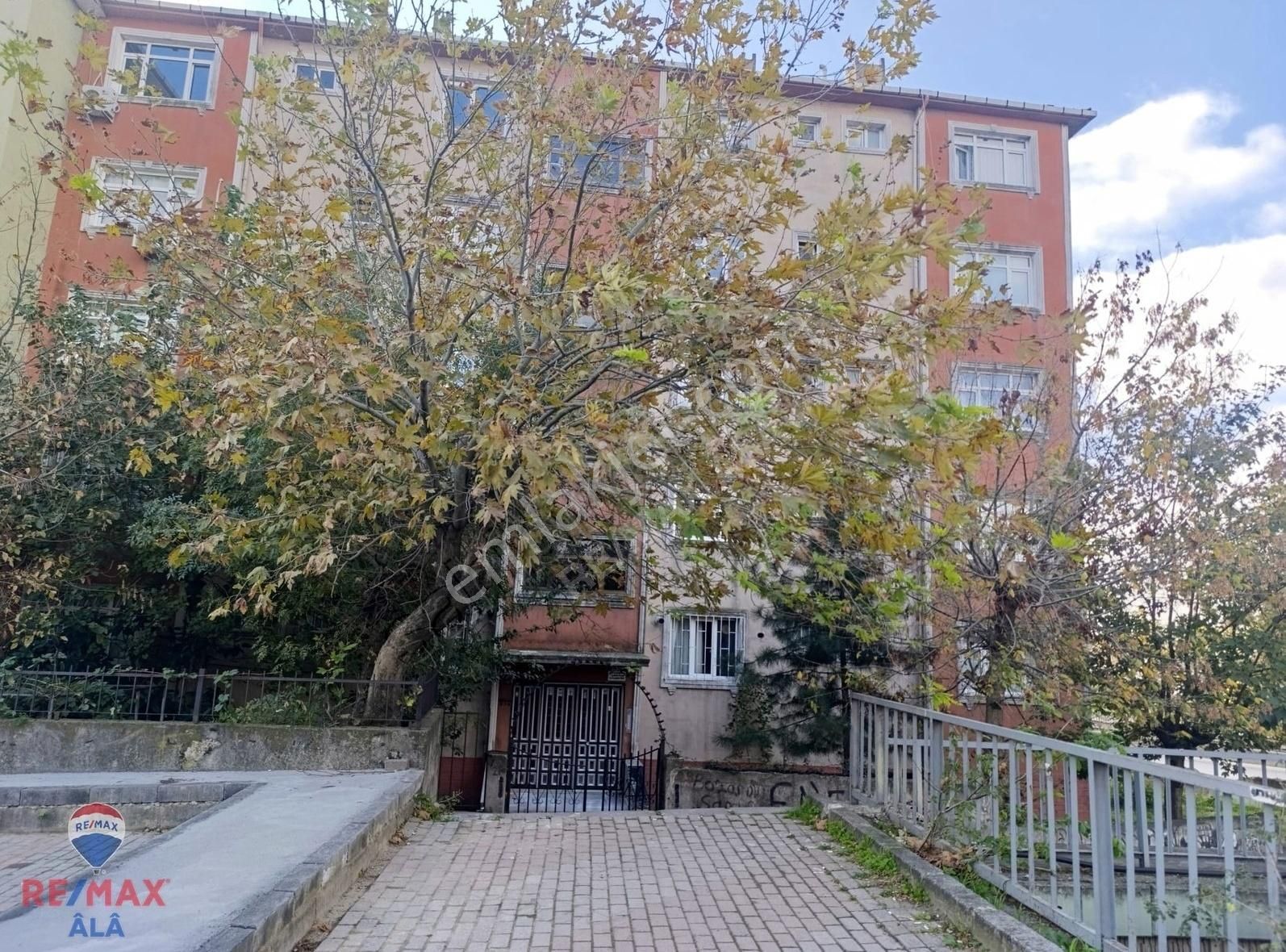 Sultangazi Cumhuriyet Kiralık Daire REMAX ALA DAN CUMHURİYET MAH SİTE DE KİRALIK 3+1 DAİRE