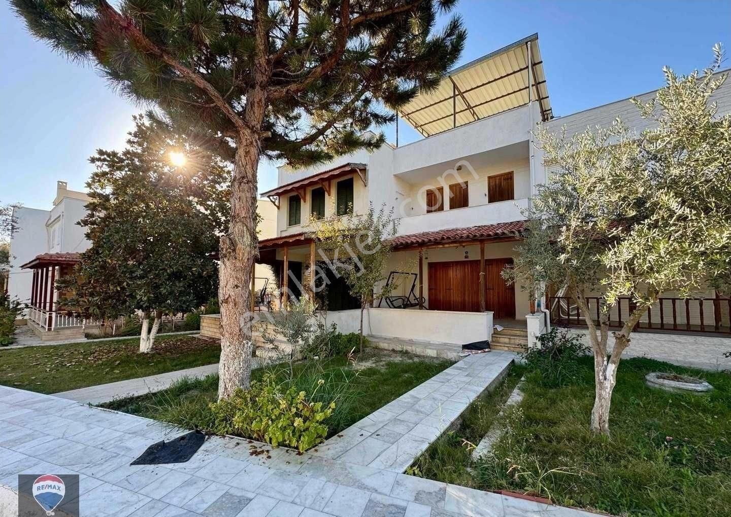 Aydın Kuşadası Satılık Yazlık Kuşadası Soğucak Üçgözler Sitesi’nde Denize 570 Metre Mesafede Bahçeli Yazlık