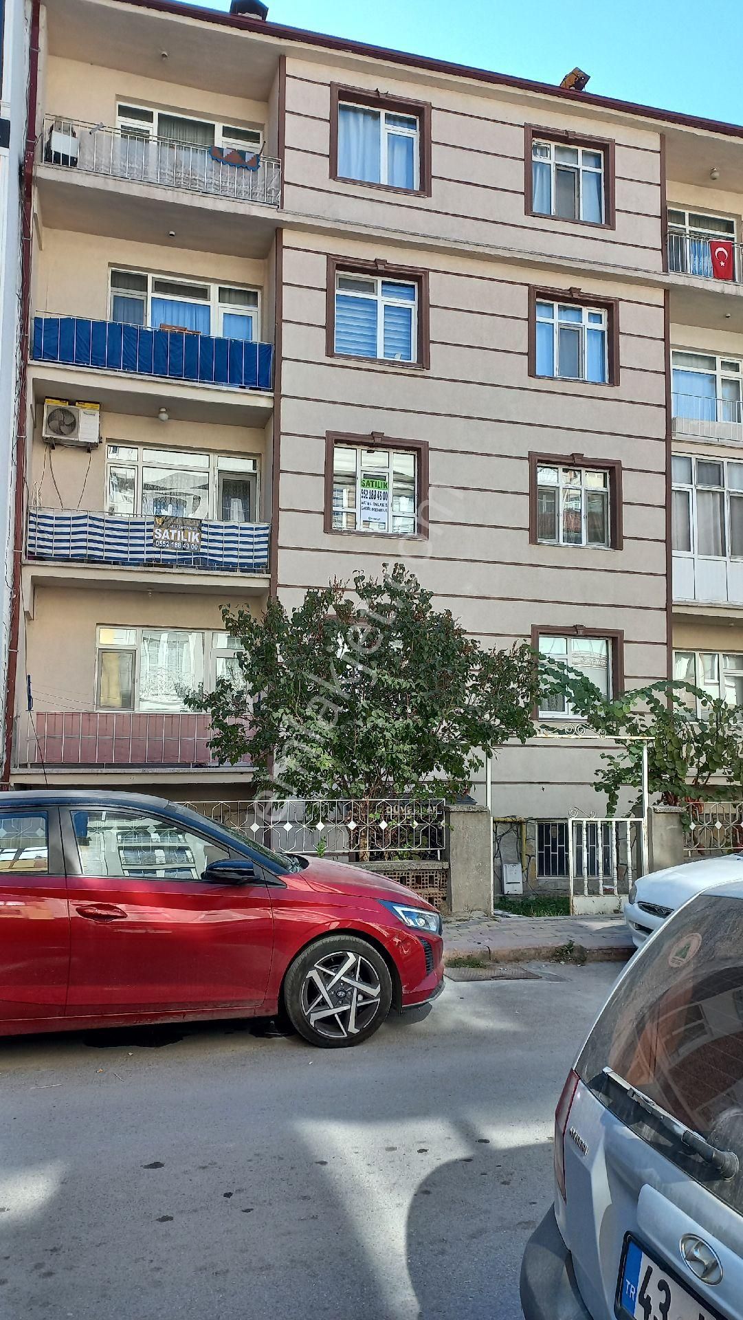 Kütahya Merkez Fatih Satılık Daire Fatih Mahallesinde İstasyon Caddesi Civarı 2+1 Satılık Çift Cepheli Daire