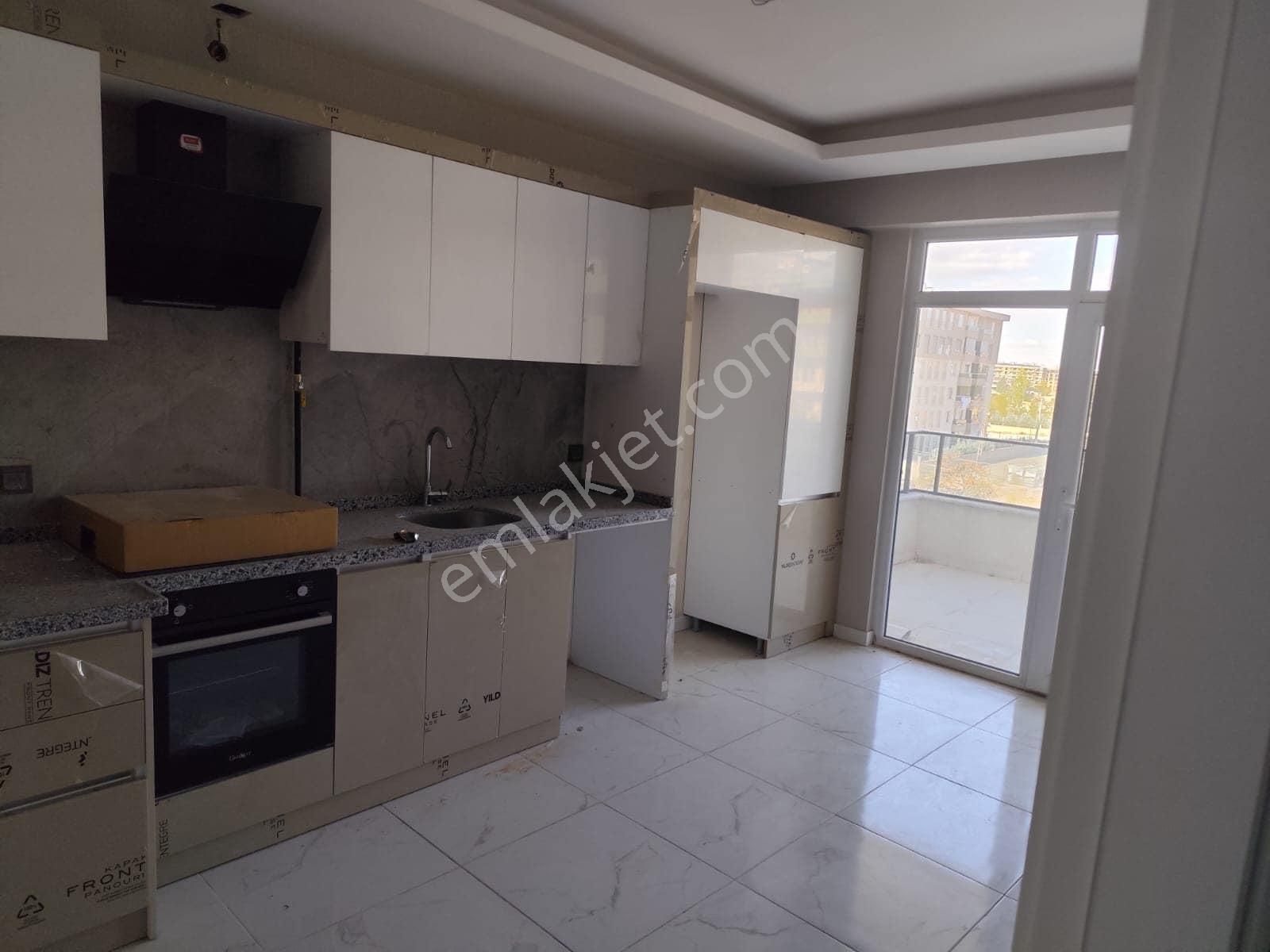 Karatay Karakulak Satılık Daire KARAKULAK MAHALLESİNDE BÜYÜK KUMKÖPRÜ CADDESİNDE 3+1 SATILIK DAİRE