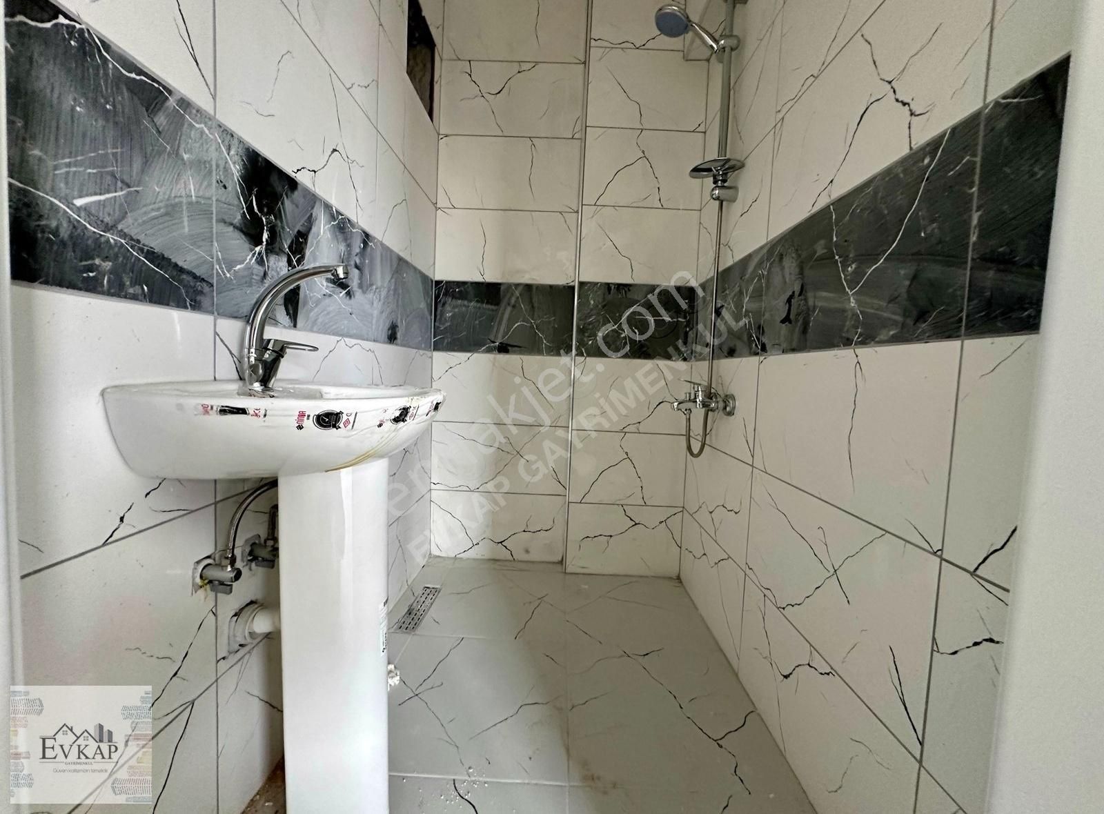 Serdivan Vatan Kiralık Daire SERDİVAN VATAN MAH 3 CEPHESİ AÇIK 3+1 140 M2 KİRALIK DAİRE