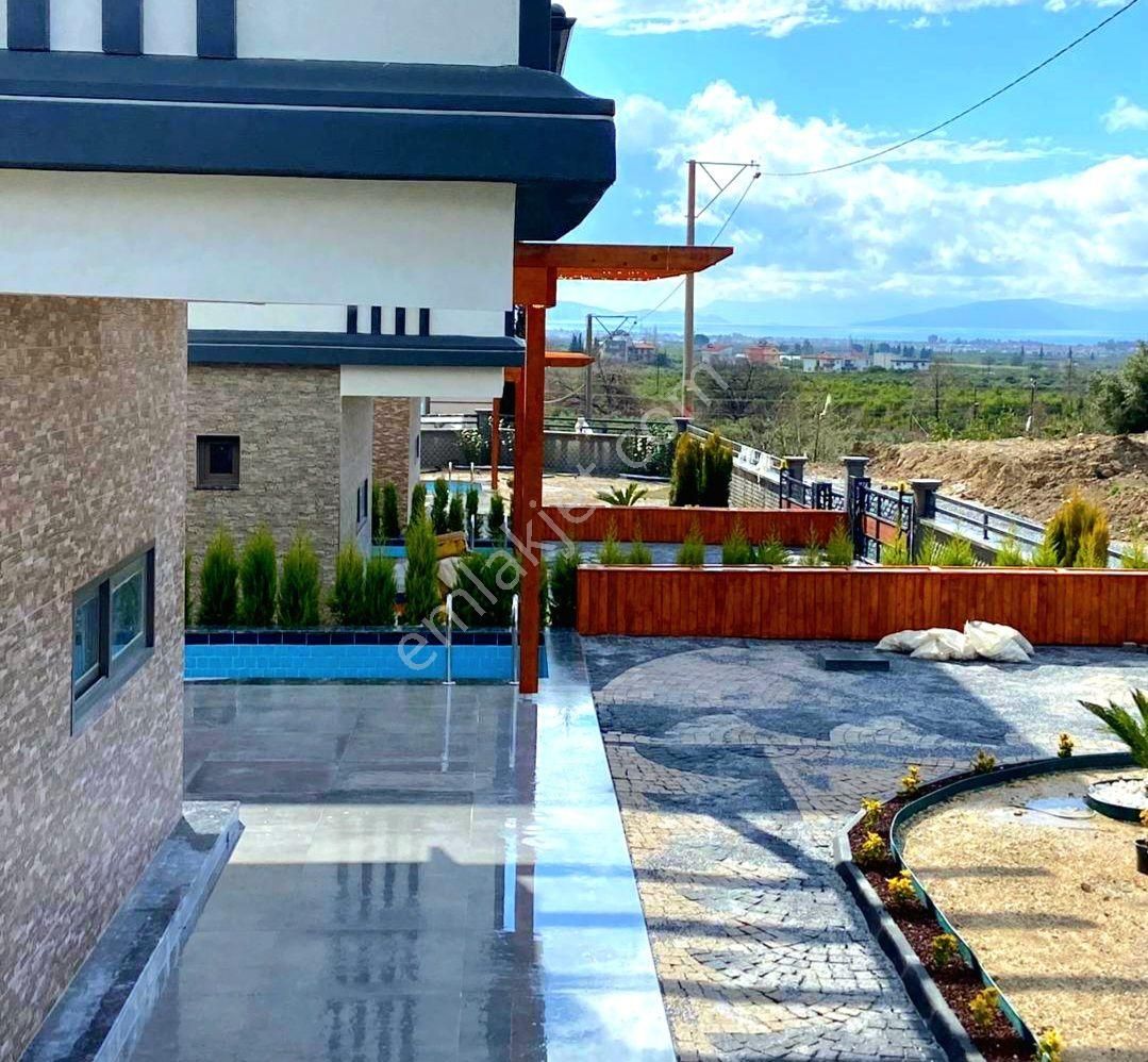 Kuşadası Davutlar Satılık Villa Davutların harika manzarasında satılık köşe villa 