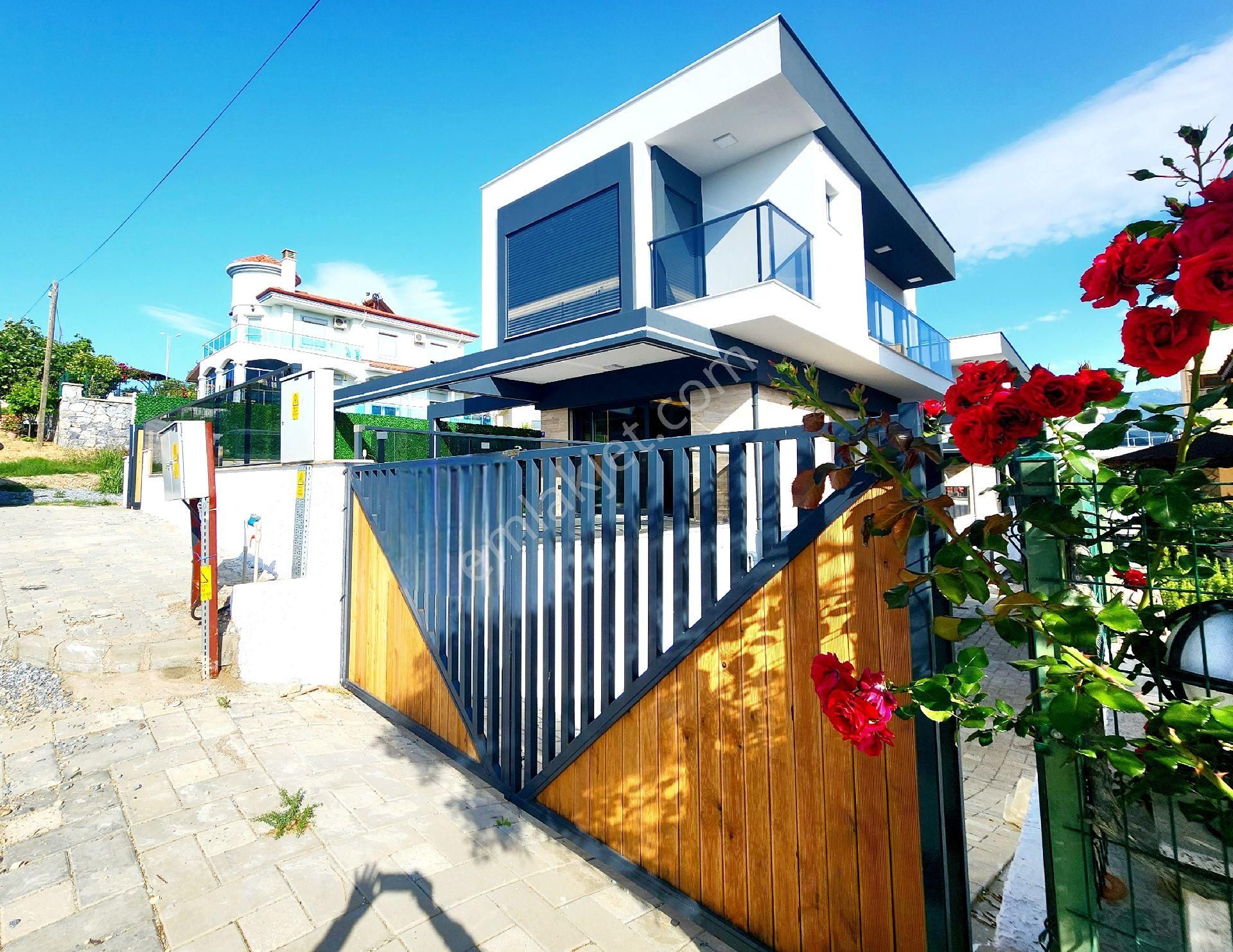 Kuşadası Soğucak Satılık Villa Soğucak deniz manzaralı 4+1 villa 