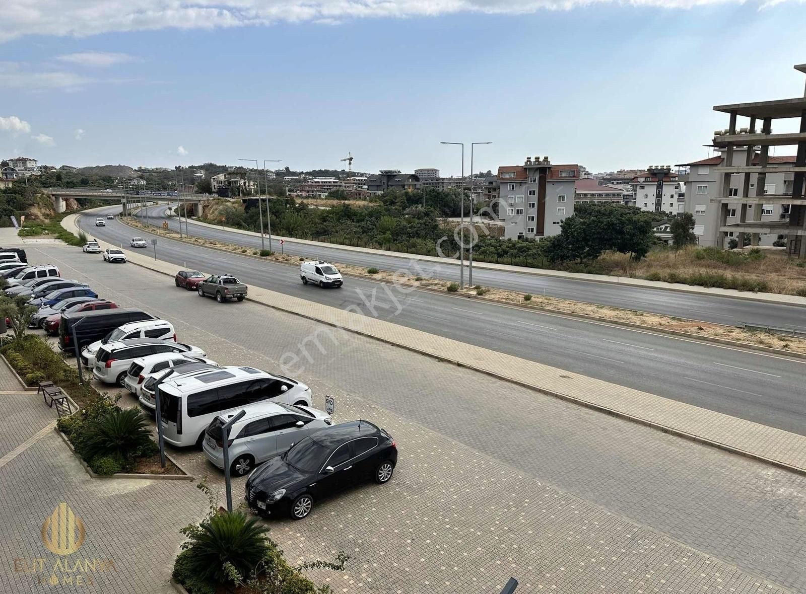 Alanya Oba Kiralık Plaza Katı YENİ ÇEVRE YOLU KENARI PLAZADA KİRALIK DÜKKAN