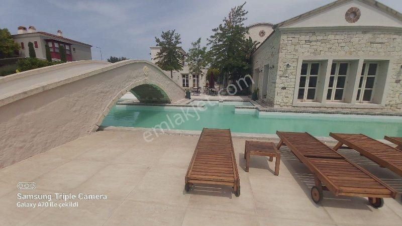 Çeşme Alaçatı Satılık Villa İzmir Çeşme Alaçatı Mimarin Köyce Ortak Havuzlu 3+1 Satılık Villa