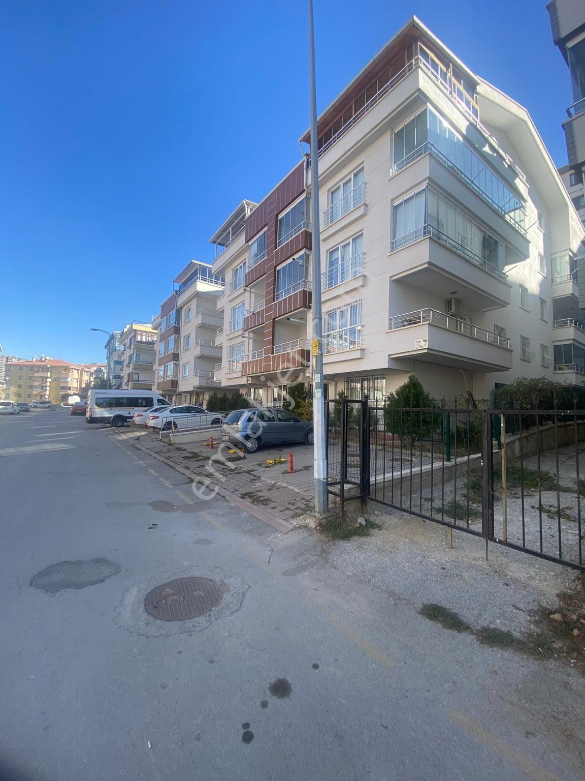 Çankaya Aşıkpaşa Satılık Daire  Çankaya aşıkpaşa mahallesi'nde satılık 3+1 giriş kat daire