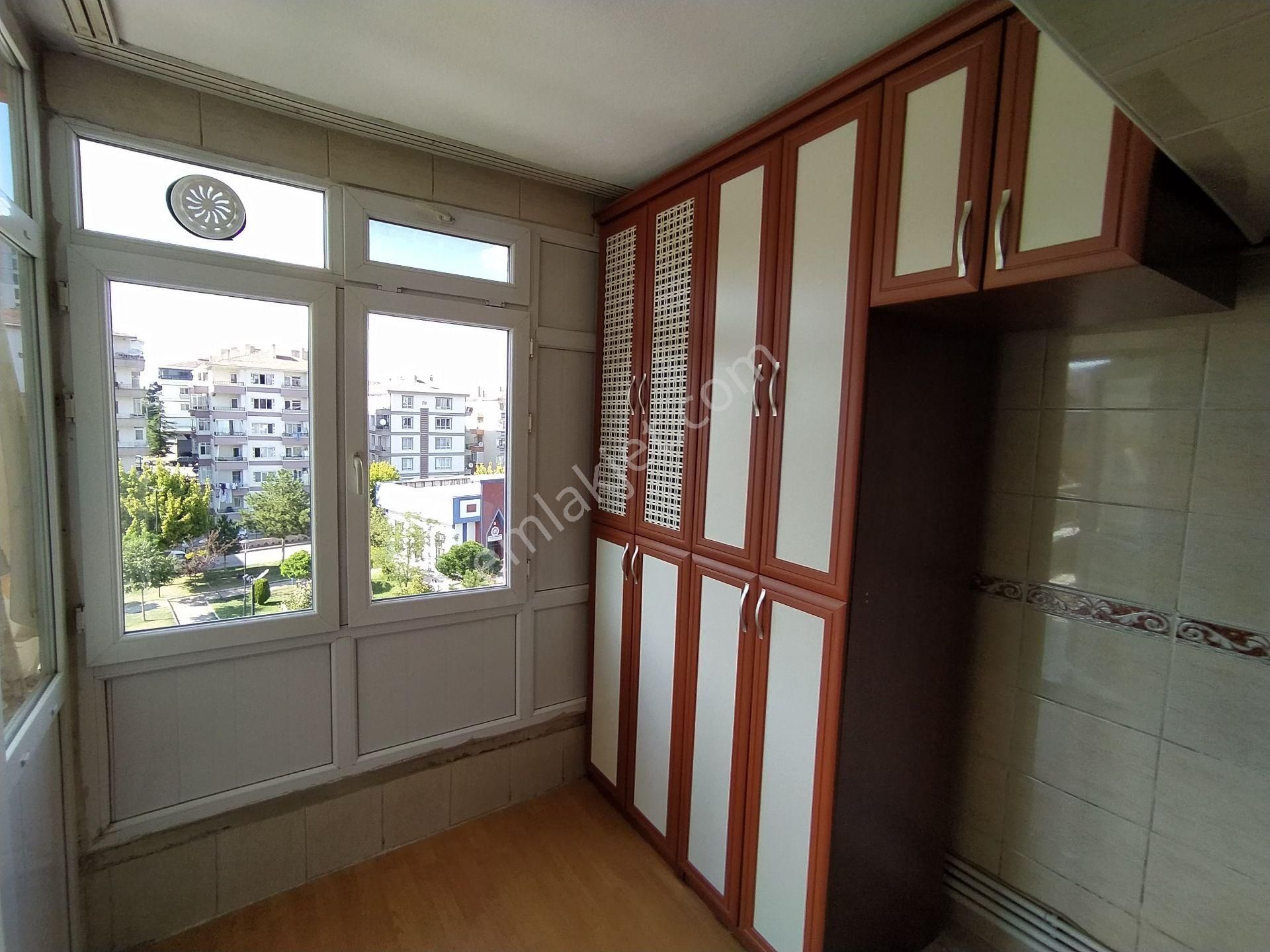 Sincan Malazgirt Satılık Daire Malazgirt Mahalesi Ara Katta Salon Bağımsız 3+1 Satılık Dairee