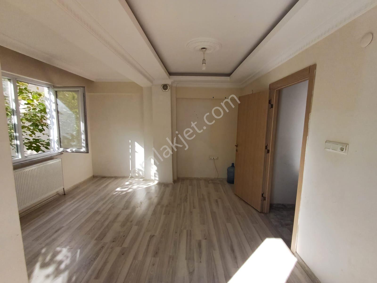 Küçükçekmece Kanarya Satılık Daire ADRESS'TEN KANARYA MAH. SSATILIK80 M2 2+1 BALKONLU Y.GİRİŞ DAİRE