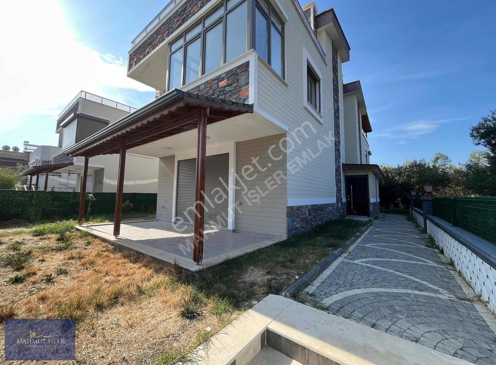 Edremit Altınoluk Satılık Villa MAHMUT İŞLER'DEN ALTINOLUK'DA DENİZE 250 METRE 4+1 VİLLA