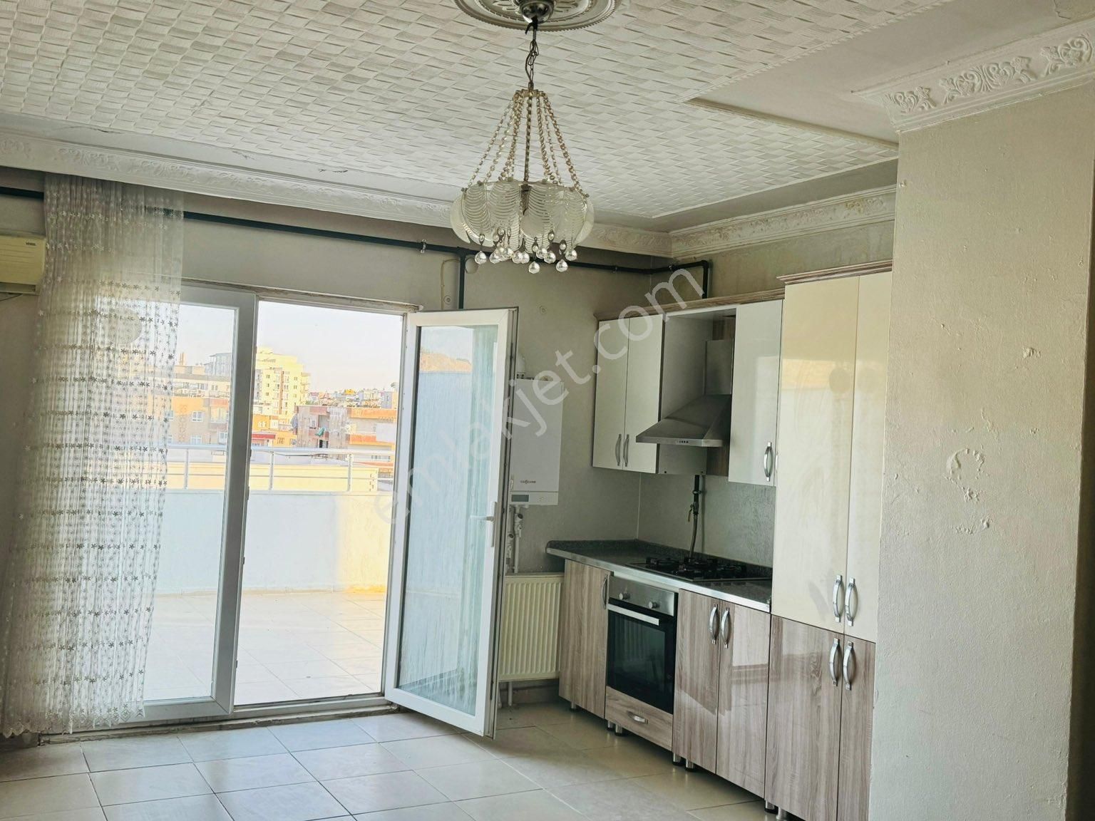 Artuklu 13 Mart Kiralık Daire ŞİYAR EMLAK Kiralık 3+1 dayalı döşeli daire