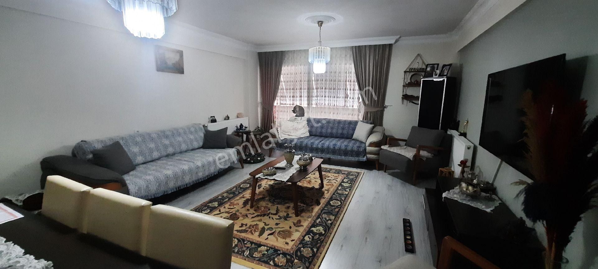 Buca Hürriyet Satılık Daire  İzmir Buca Hürriyet Mahallesinde 3+1 Satılık 140 m2 Daire