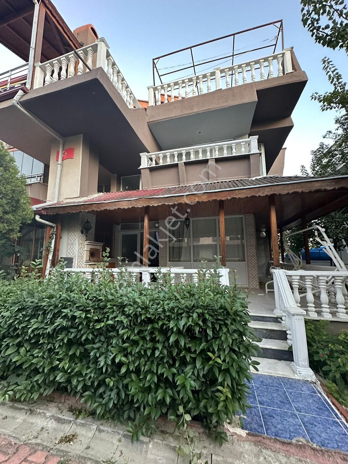 Marmaraereğlisi Yeniçiftlik Satılık Villa  TEKİRDAĞ YENİÇİFTLİK MH.'DE DENİZE YAKIN SATILIK TRİPLEKS VİLLA