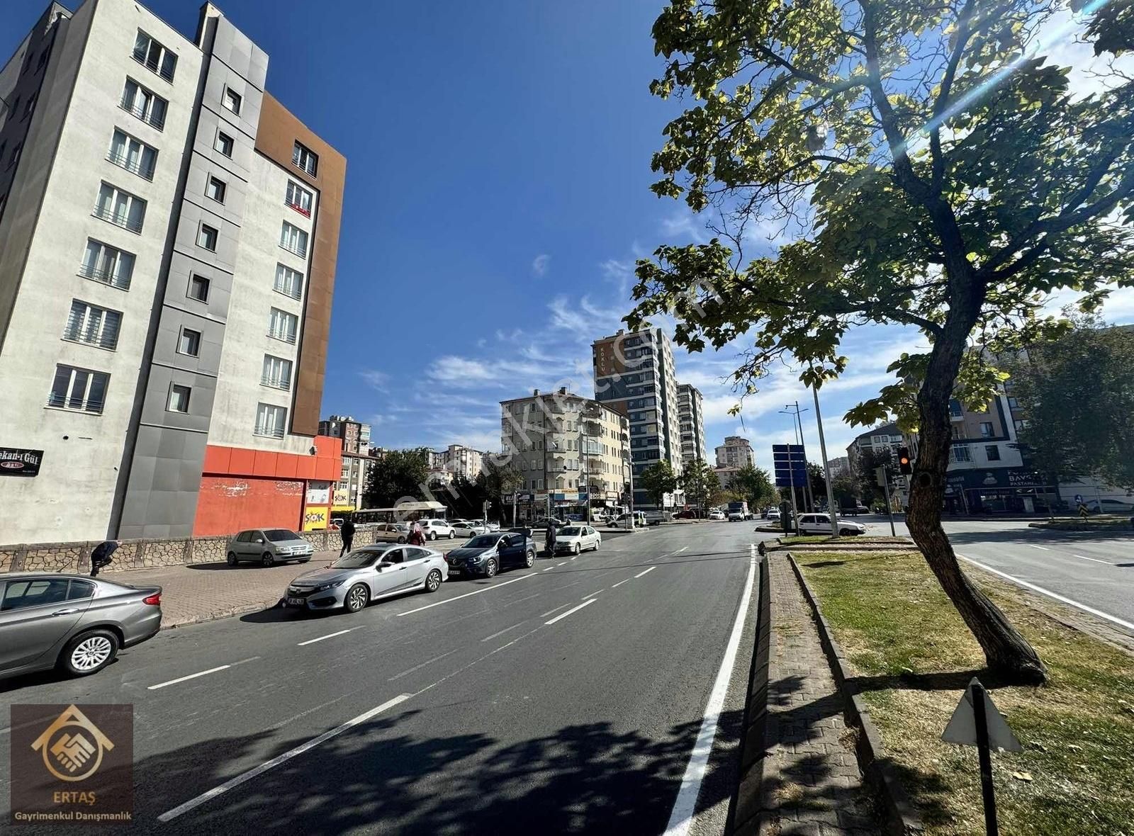 Melikgazi Hürriyet Satılık Daire Hürriyetde Cadde Üzeri Masrafsız Bakımlı Satılık Daire