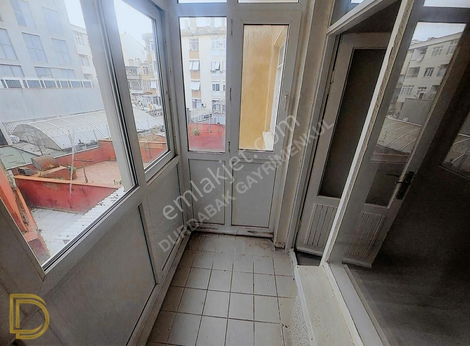 Pendik Batı Kiralık Daire PENDİK ÇARŞI MERKEZDE MUHTEŞEM KONUM 3+1 BOŞ