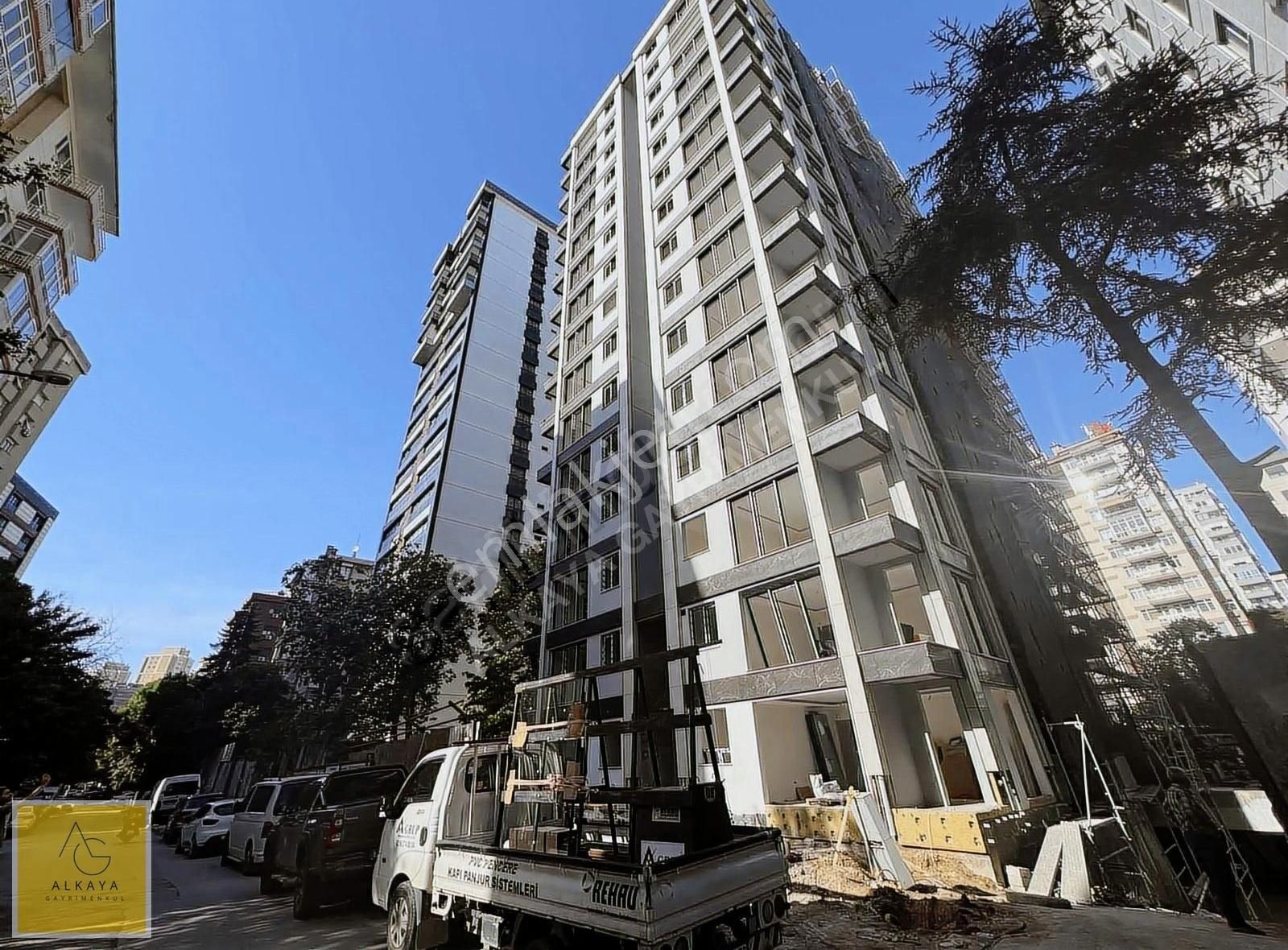 Kadıköy Erenköy Satılık Daire ERENKÖY'DE SATILIK 3+1 SIFIR DAİRE 150M² ARA KATTA 5M² BALKONLU