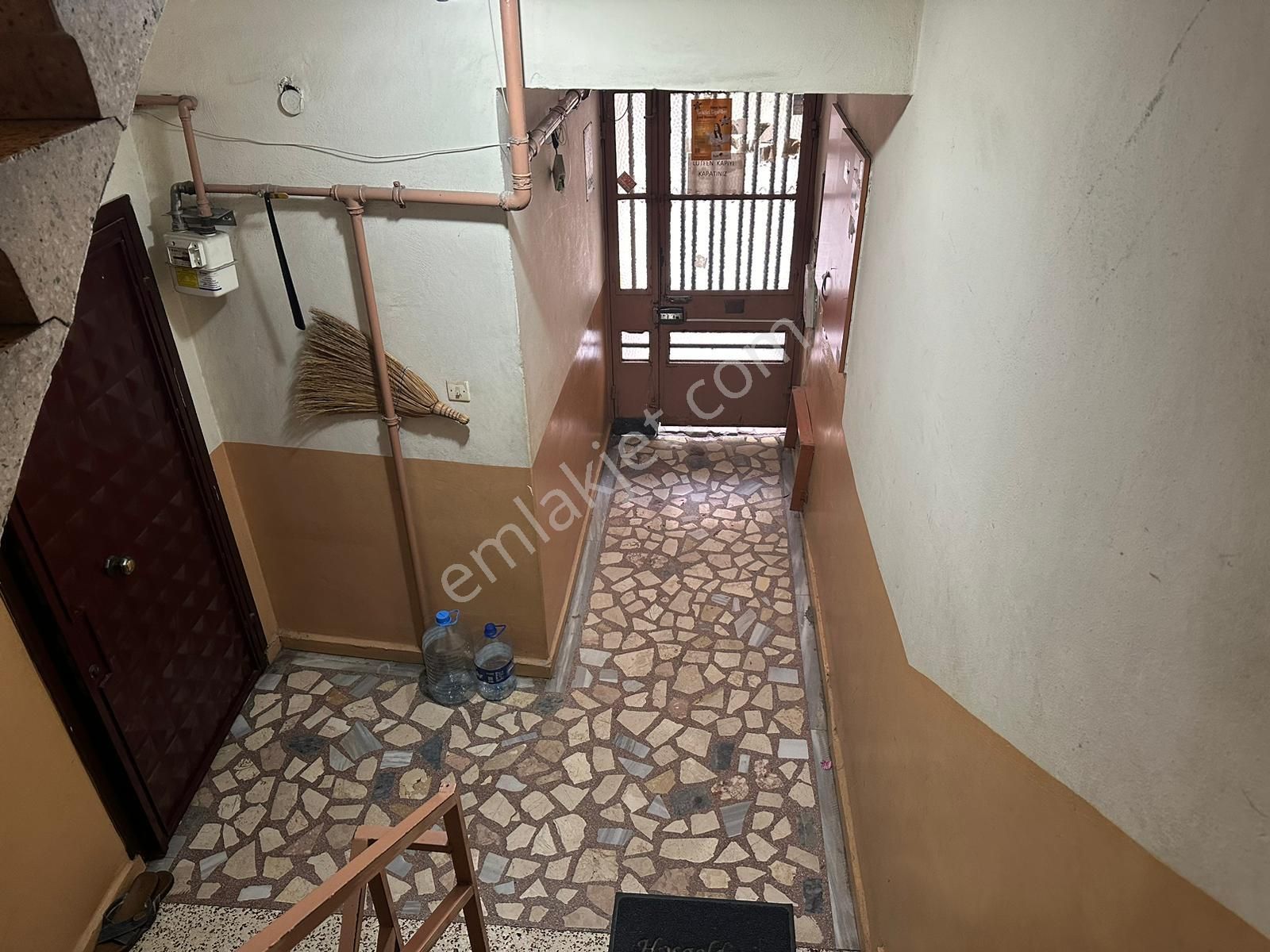 Bayrampaşa Kartaltepe Satılık Daire  ŞANLI YAPIDAN BAYRAMPAŞA KARTALTEPE MAH 2+190M2 ARAKAT SATILIK