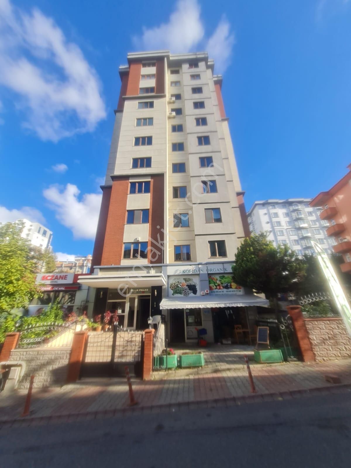 Ümraniye Mehmet Akif Satılık Daire  ADRESSTEN ELALMIŞ CAD.ÜSTÜNDE 135M2 3+1 SATILIK DAİRE