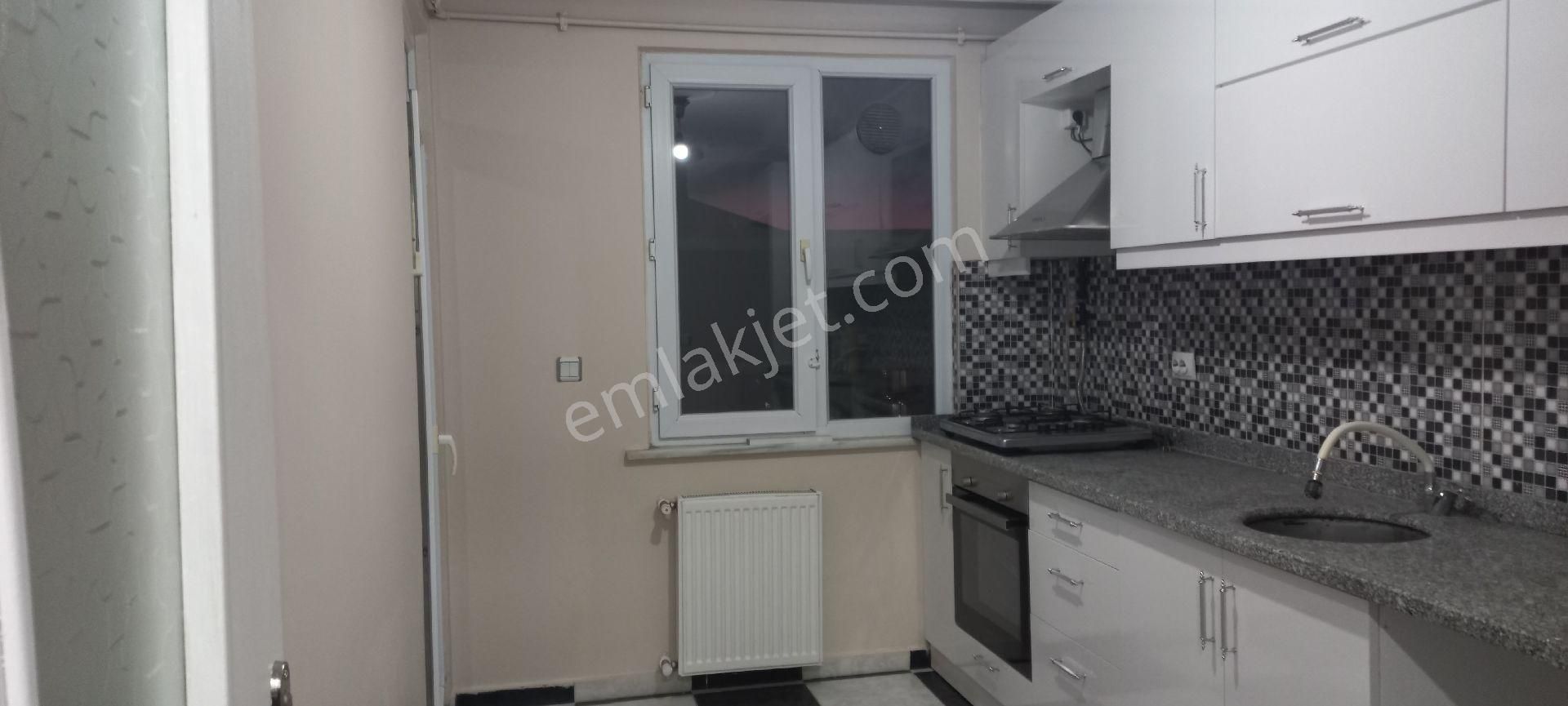 Beylikdüzü Dereağzı Kiralık Daire YOLA CEPHE ÇİFT GIRISLI DUBLEKS 