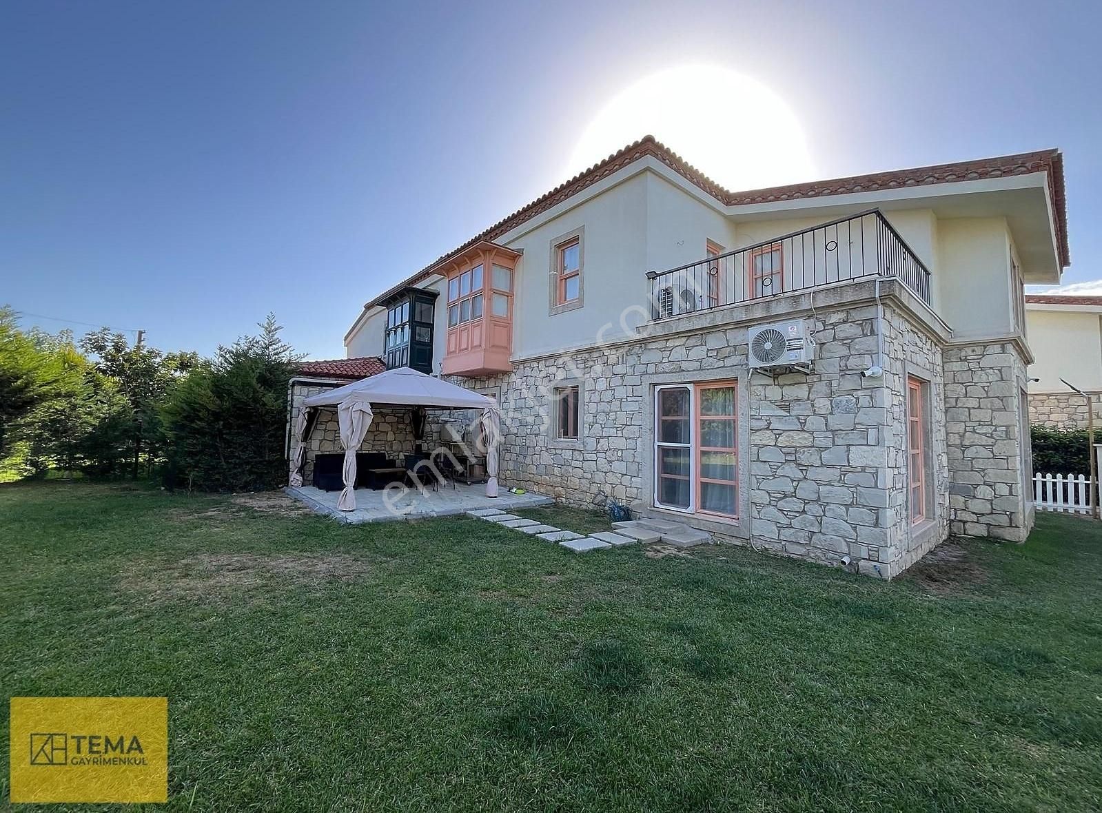 Urla Kuşçular Satılık Villa Kuşçular Bağ Yolu Evleri'nde Geniş Bahçeli, Dubleks Villa