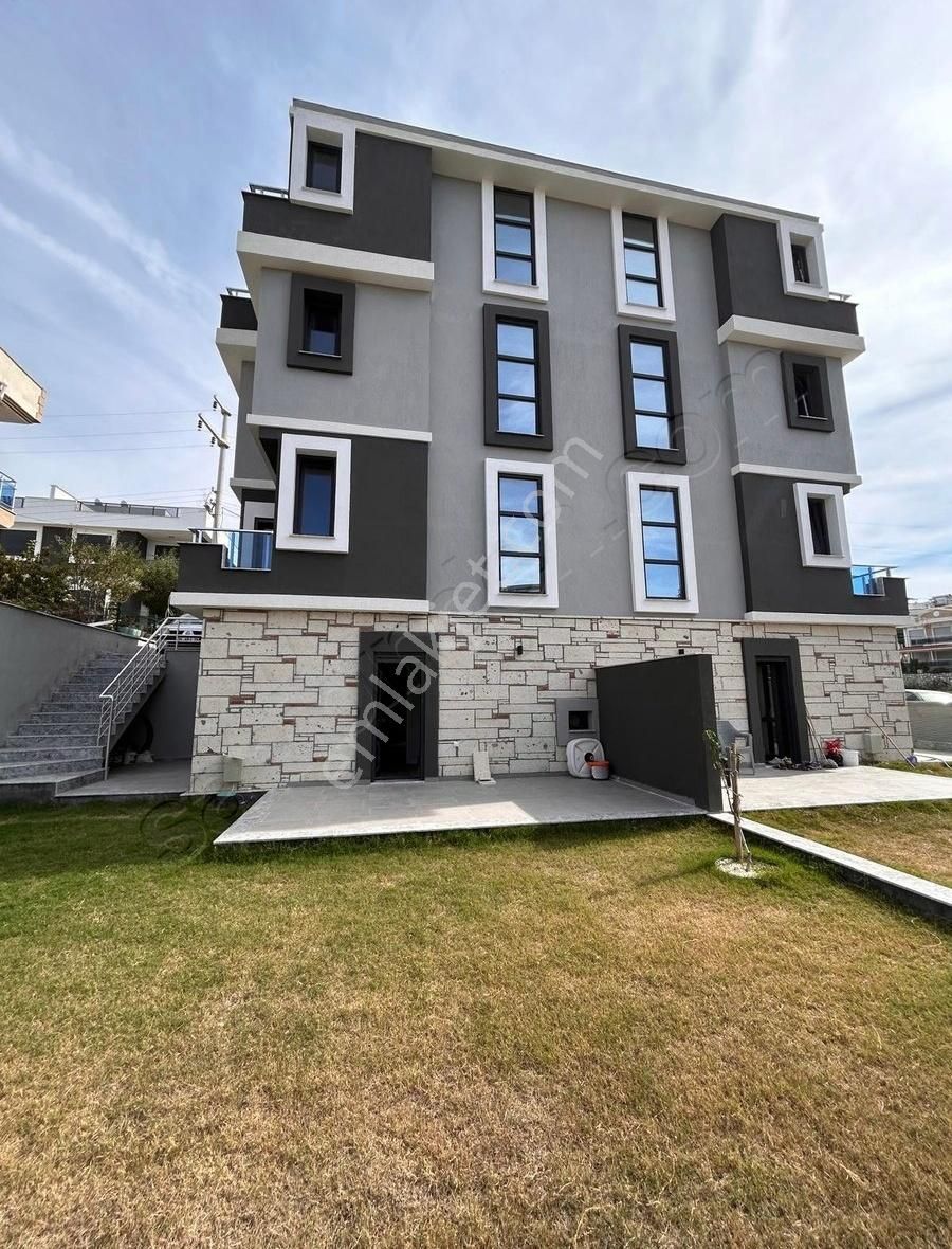 Seferihisar Tepecik Satılık Villa SEFERİHİSAR AKARCA 5+1 SIFIR 4 KATLI DENİZ MANZARALI 210 M2