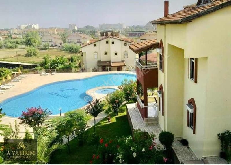 Manavgat Çolaklı Satılık Villa MANAVGAT ÇOLAKLIDA HAVUZLU SİTEDE SATILIK TRİPLEKS VİLLA