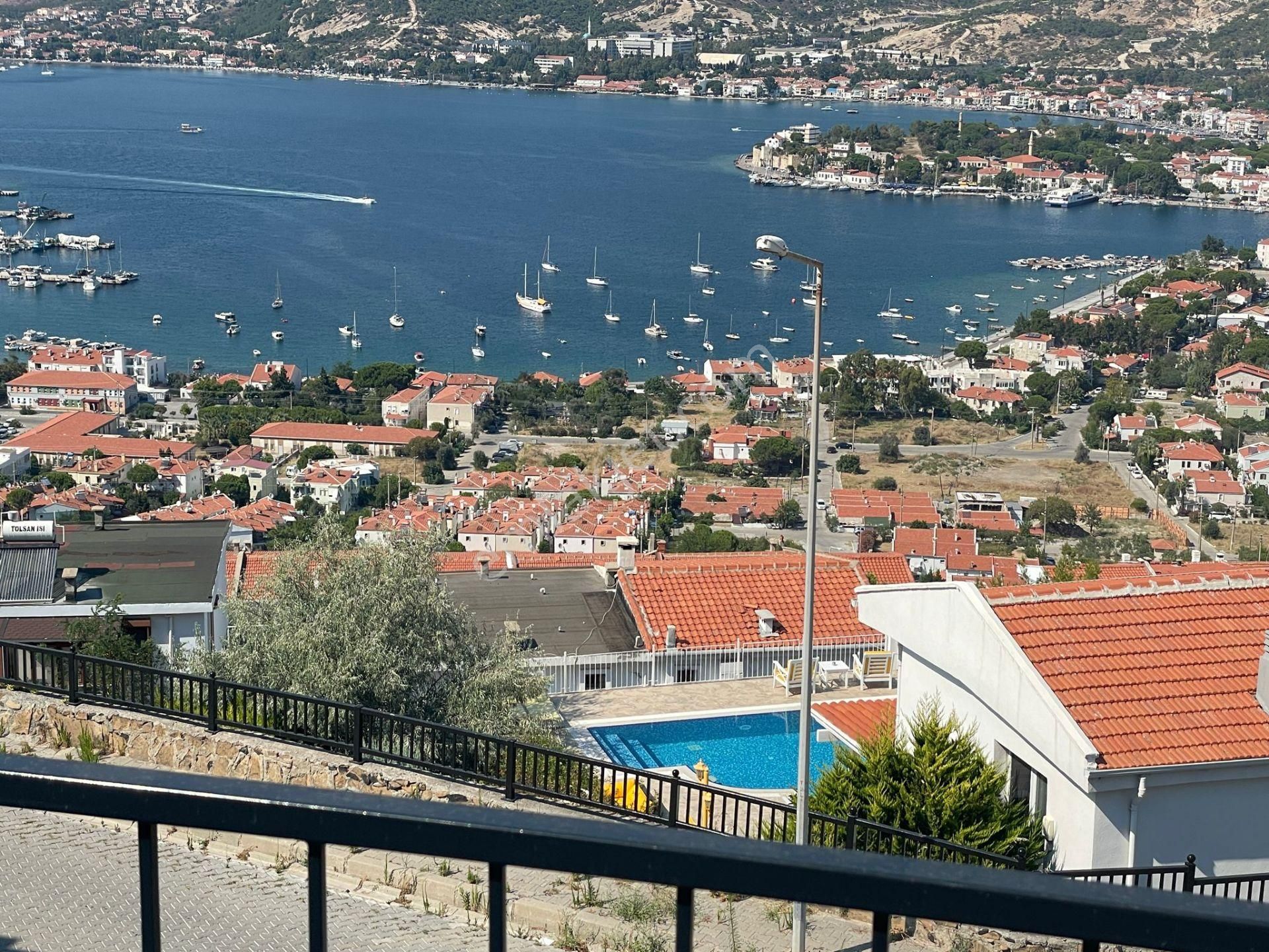 Foça Atatürk Satılık Villa ESKİ FOÇA FULL DENİZ MANZARALI - TADİLATLI VİLLA MÜSTAKİL BAHÇELİ VE HAVUZLU