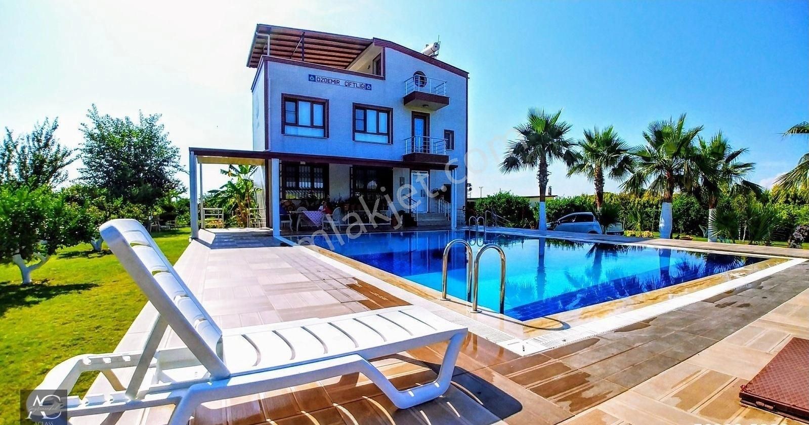 Kuşadası Davutlar Satılık Çiftlik Evi 5000 M2-HAVUZ-BAHÇE-OTOPARK-7/24 GÜVENLİK-FULL MANZARA -ULTRA LÜX-İMARLI ÇİFTLİK EVİ