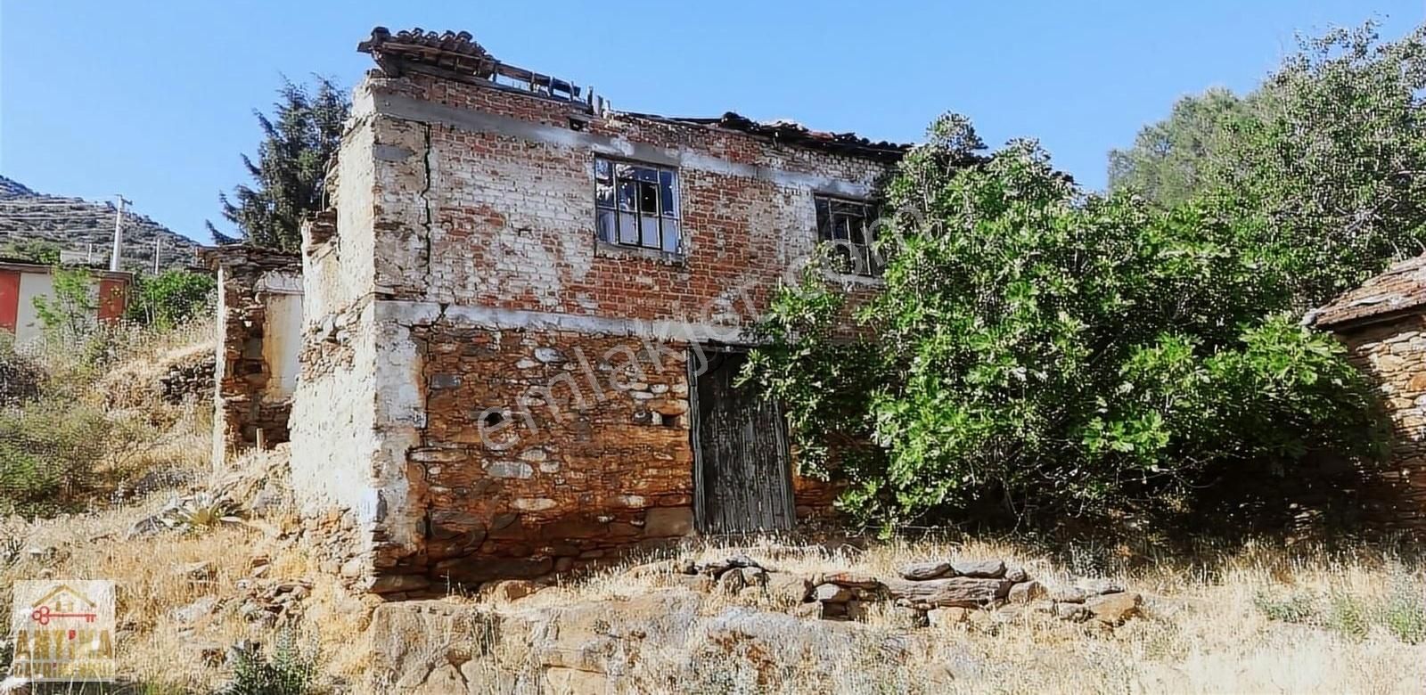 Ödemiş Sekiköy Satılık Müstakil Ev ANTİKA GAYRİMENKUL'DEN GENİŞ BAHÇELİ MÜSTAKİL EV