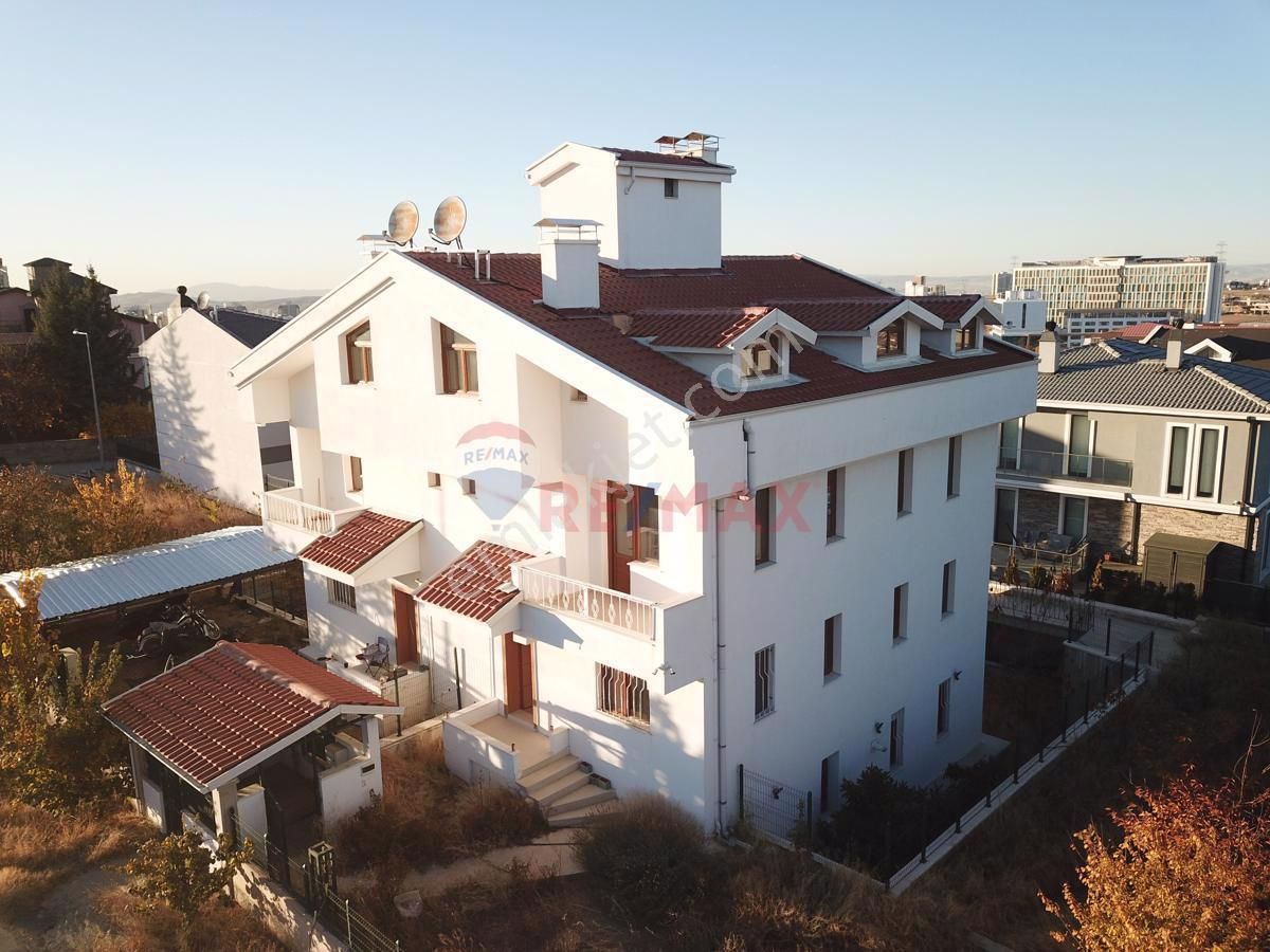 Gölbaşı Kızılcaşar Kiralık Villa Gölbaşı İncek Tek Yapı'da Kiralık 4+1 Villa