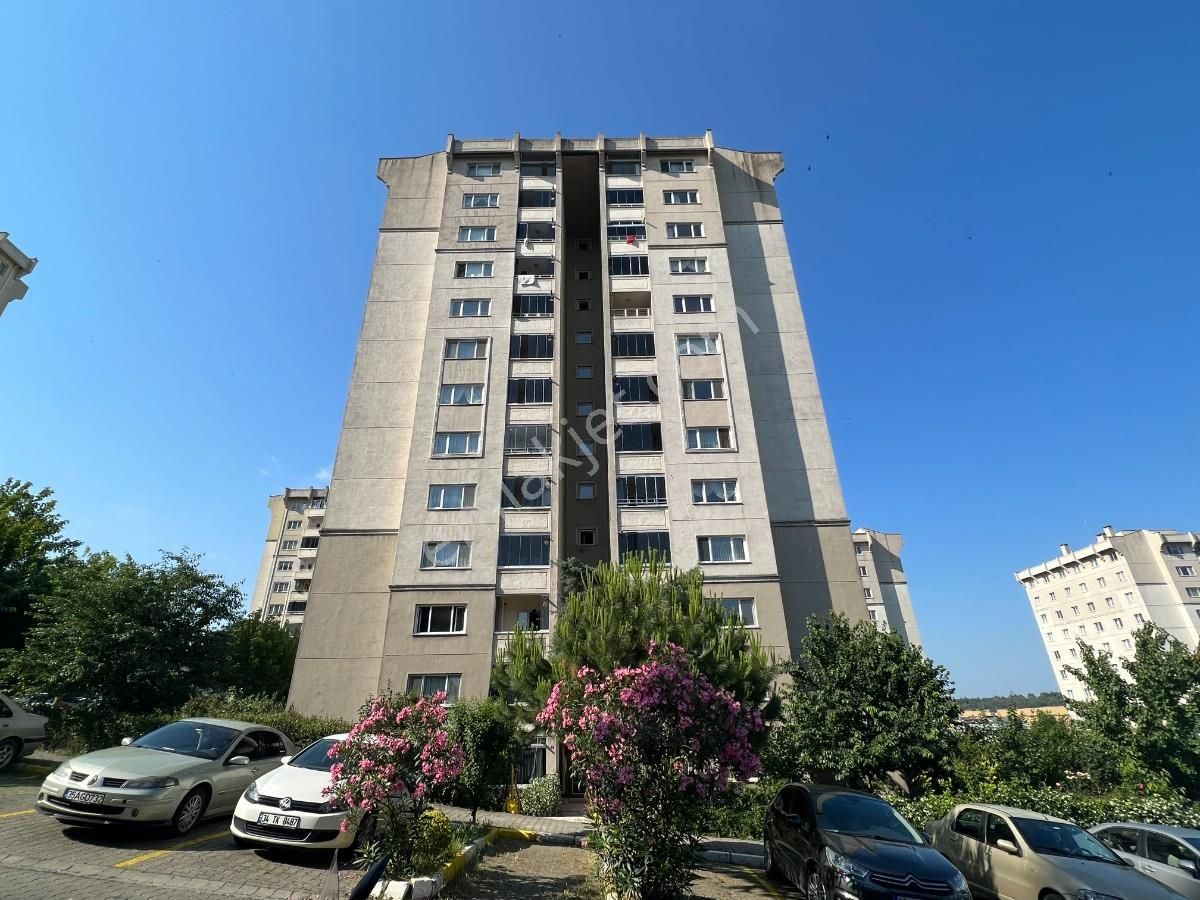 Küçükçekmece Atakent Satılık Daire HALKALI ATAKENT TOKİ FULYA SİTESİNDE 3+1 TADİLATLI SATILIK DAİRE