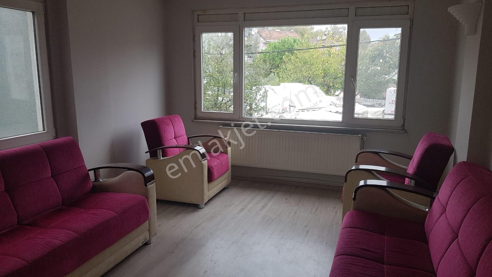 Sarıyer İstinye Kiralık Daire İSTİNYE ÇARŞI İÇİNDE CADDE KENARI KİRALIK DAİRE EŞYALI 