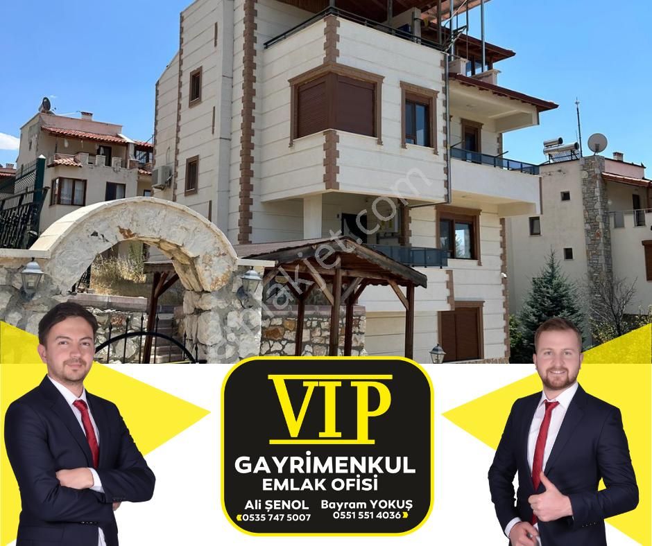 Elmalı Karyağdı Satılık Villa Vıp Gayrimenkul'den 4 Katlı Ultra Geniş ,güneş Enerji Sis.villa