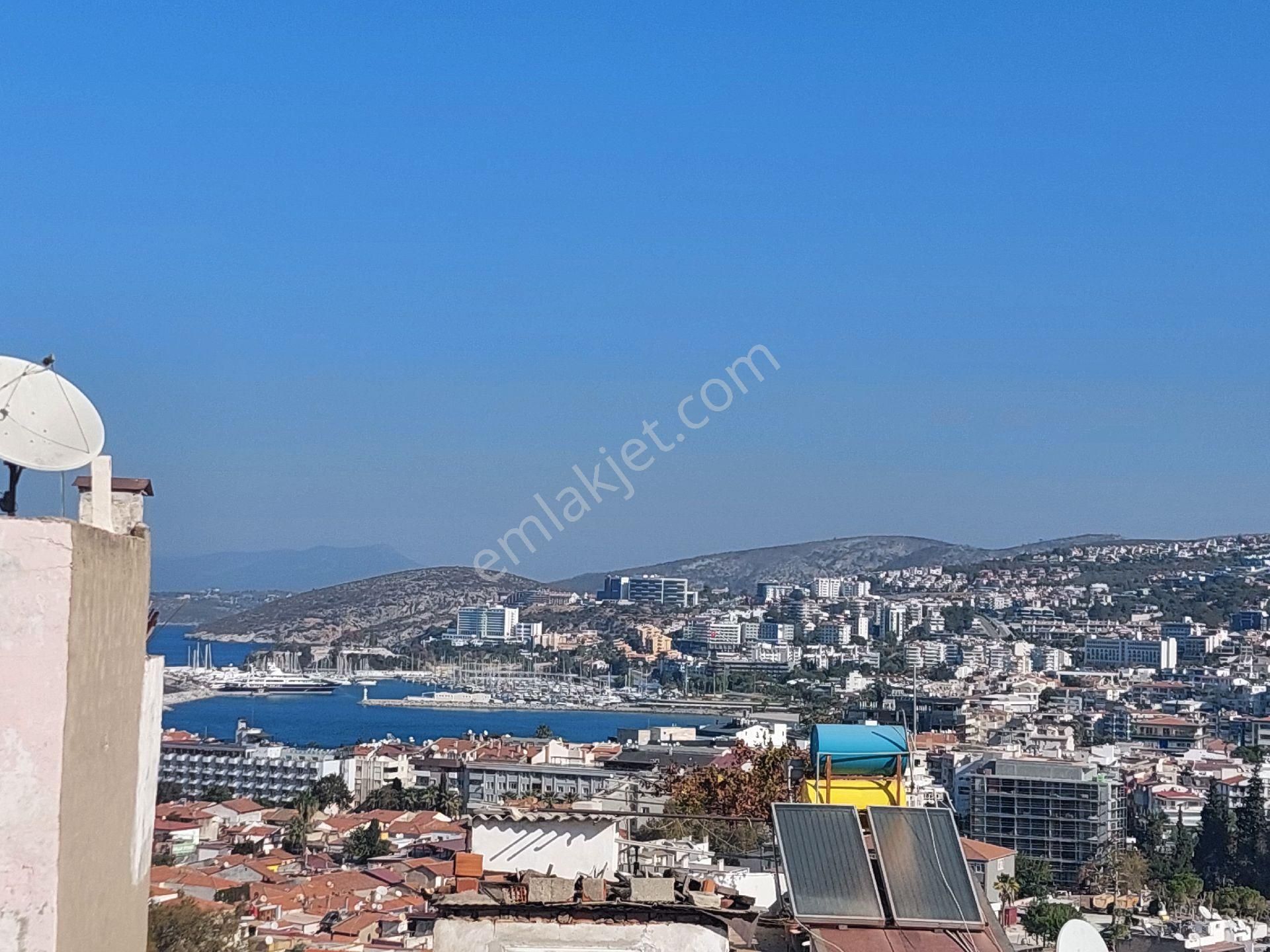 Kuşadası Camiatik Satılık Müstakil Ev DENIZ MANZARALI 2 AYRI EV KULLANILIR DURUMDA1600