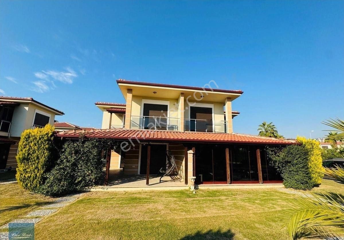 Kuşadası Davutlar Satılık Villa Denize Yürüme Mesafesinde 3+1 Villa