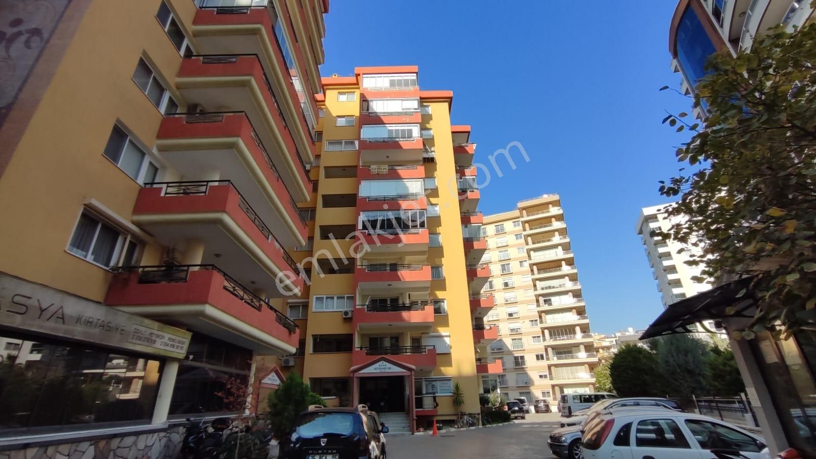 Balçova Korutürk Satılık Daire  Ekonomi Karşısında Otoparklı Güvenlikli Sitede 2+1 Satılık Daire