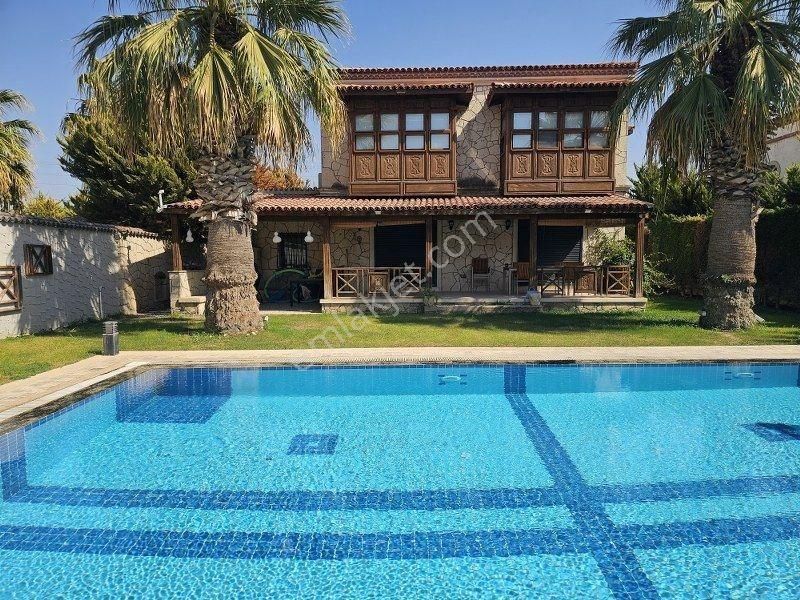 Çeşme Alaçatı Satılık Villa İzmir Çeşme Alaçatı Müstakil Havuzlu Lüks Özel Yapım Taş Ev Villa