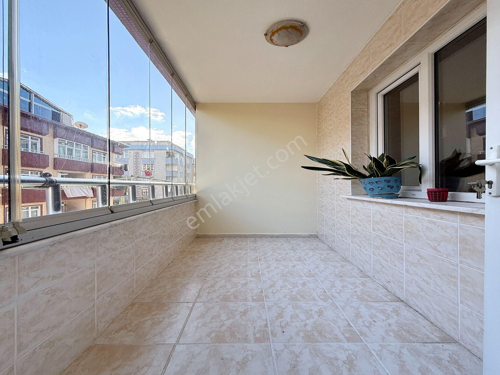 Esenyurt Mehterçeşme Kiralık Daire  METROBÜSE YAKIN BALKONLU GENİŞ 2+1 KİRALIK ARA KAT DAİRE