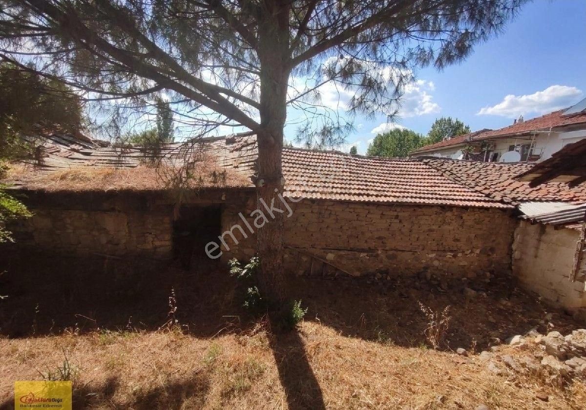 Doğa'dan Havran İnönü Köyünde Geniş Bahçesi Olan Müstakil Ev - Görsel 3