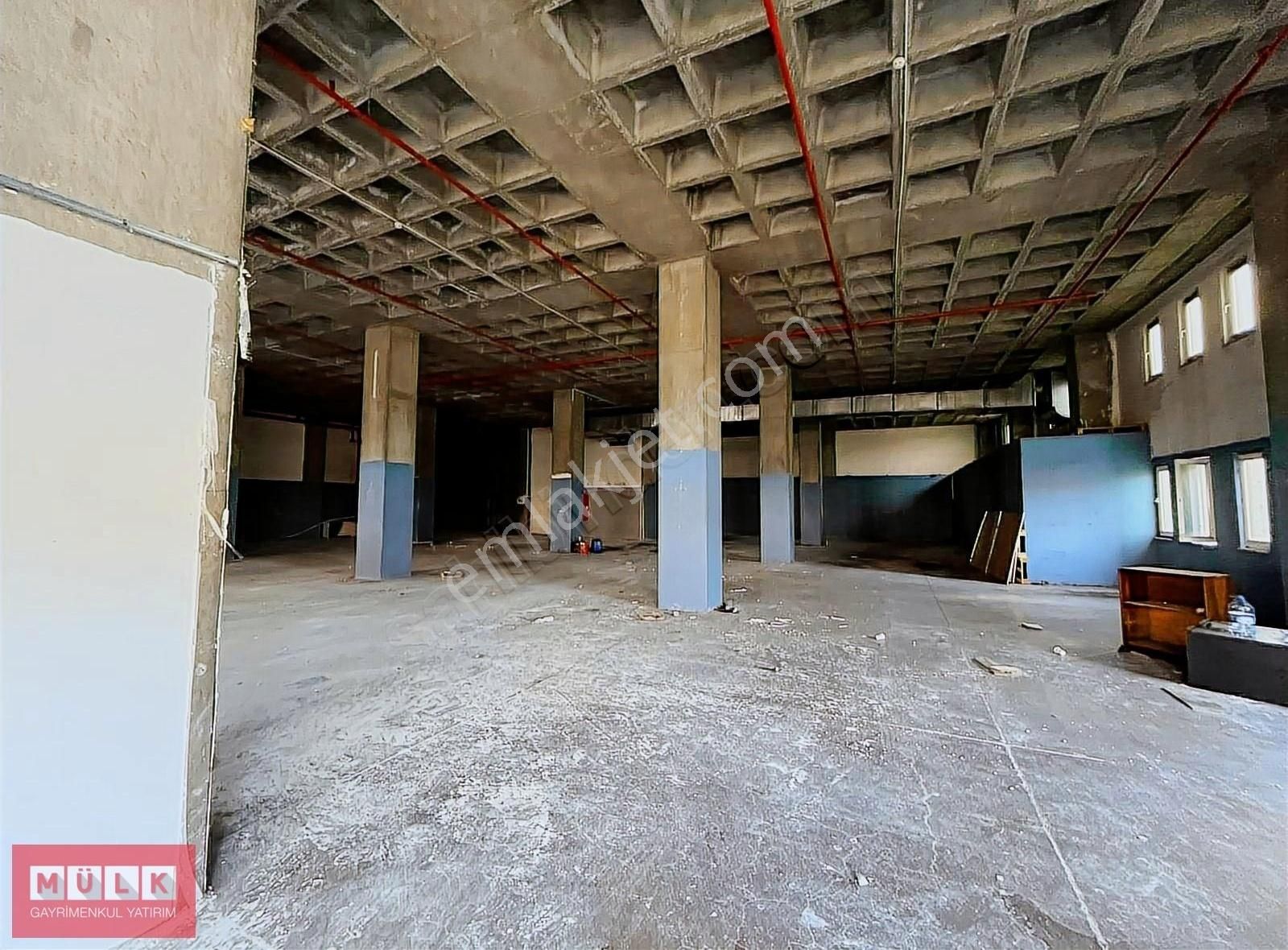 Başakşehir İkitelli OSB Kiralık Depo İkitelli'de Mülk Sahibin den 827 m² Depo/İmalathane +KDV'li