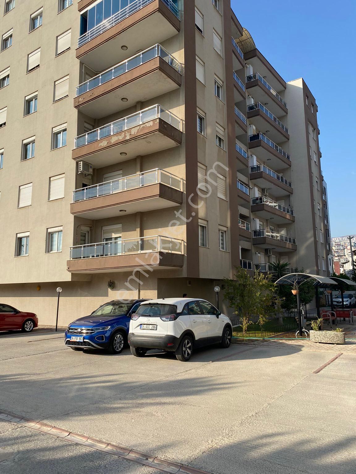 Bayraklı Tepekule Satılık Daire YZB İBRAHİM HAKKI CADDESİNDE BAKIMLI ACİL SATILIK