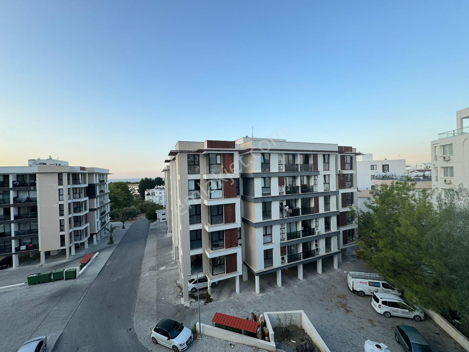 Girne Zeytinlik Satılık Daire Girne Zeytinlik'te Bakımlı Site İçerisinde, Eşyalı Satılık 2+1 Daire !!