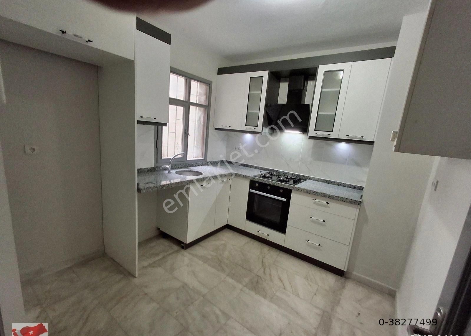 Bakırköy Zeytinlik Kiralık Daire mukadder selimden b.köy.gencler cad.de 120m2 düz giriş 3+1 ofis.te olabilir