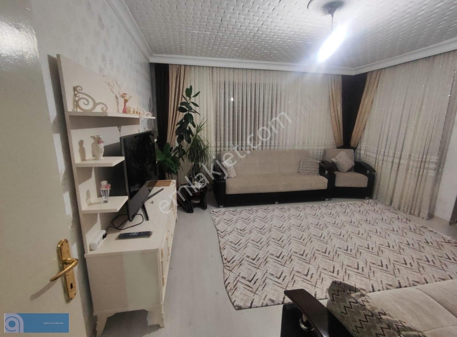 İpekyolu Şerefiye Satılık Daire Çarşı İçerisinde 175 M2 3+1 Daire