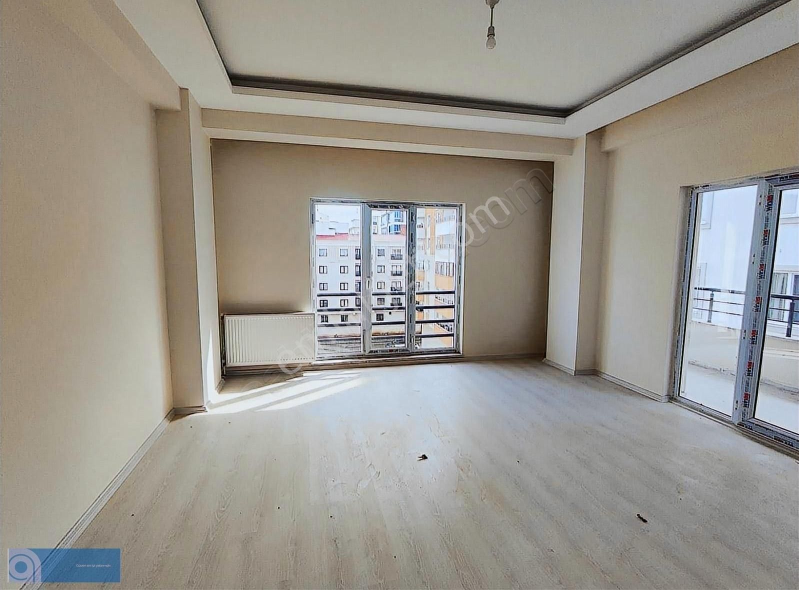 İpekyolu Cumhuriyet Kiralık Daire KİRALIK İKİNİSAN CADDESİ BALKON CAFE KARŞISINDA LÜX 3+1 DAİRE