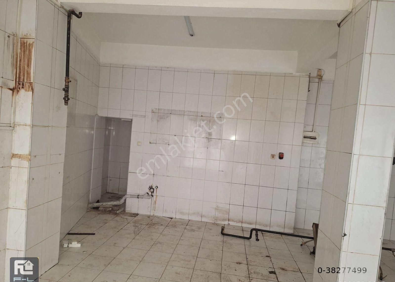 Üsküdar Bulgurlu Kiralık Dükkan & Mağaza F-L EMLAKTAN BULGURLU CADDESİ YAKINI 80 M2 DÜKKAN-DEPO