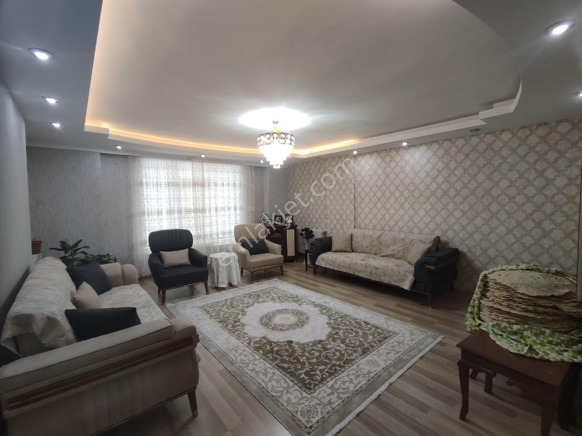 Karaköprü Atakent Satılık Daire CADDE 17 EMLAKTAN 3+1 ARAKAT DAİRE 