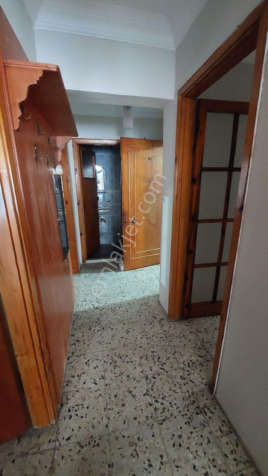 Edremit Kapıcıbaşı Kiralık Daire Emsal Gayrimenkul'den Edremit Merkez'de 2+1 Arakat Kiralık Daire