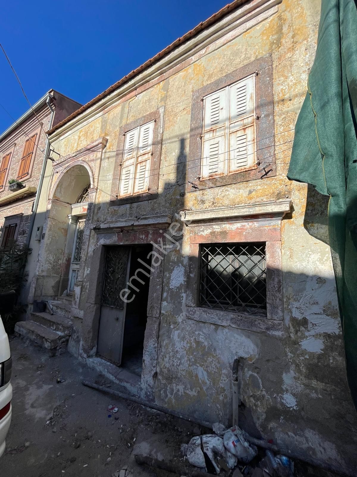 Ayvada'dan Cunda Merkez'de Orjinal 2 Katlı Avlulu 3+1 Taş Rum Evi - Görsel 4