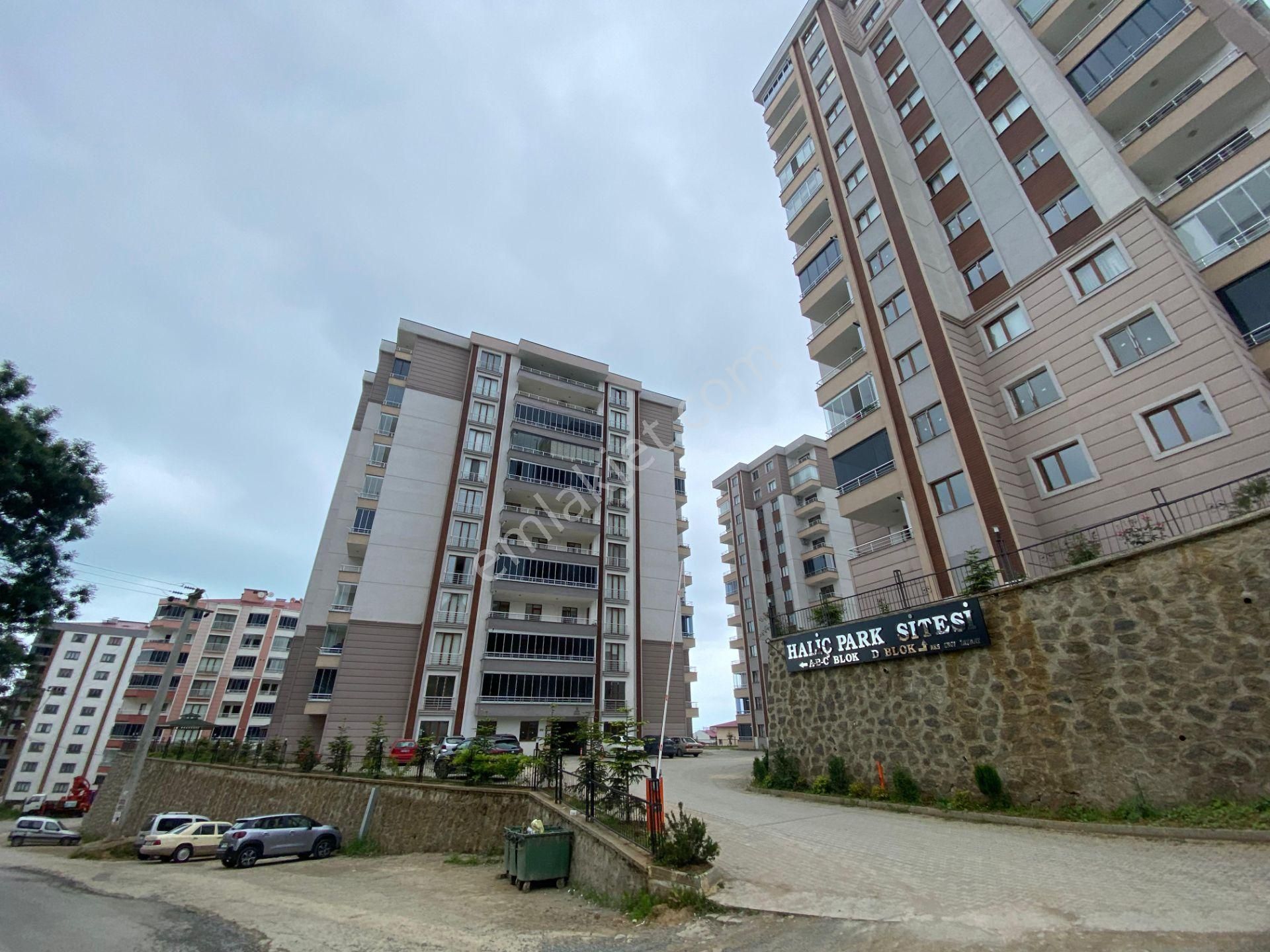 Yomra Sancak Satılık Daire  Yomra Haliç Park 7 Kat 3+1 Satılık Konut