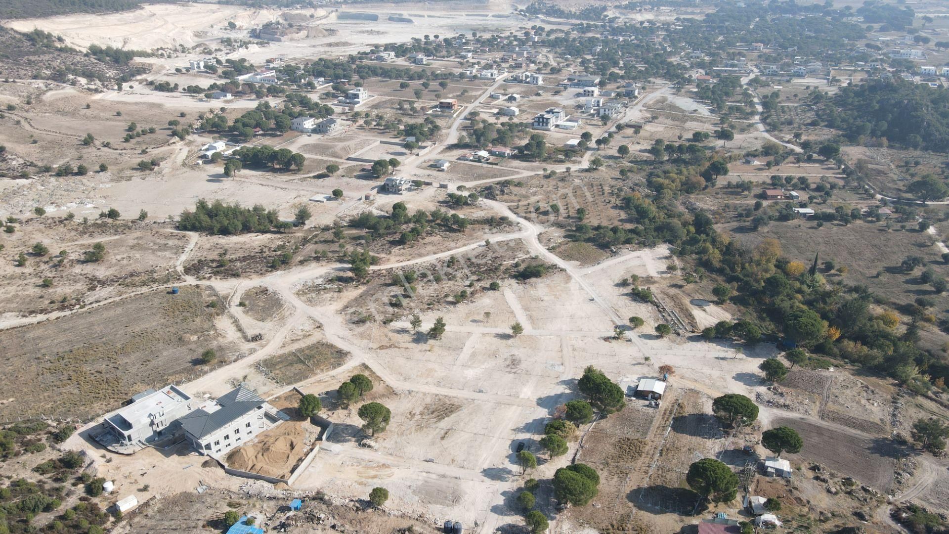 Menderes Küner Satılık Tarla Menderes Küner Villalar Bölgesinde (tapulu) 240 M2 Bahçeler